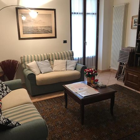 La Casa Del Melograno Apartment Алба Екстериор снимка
