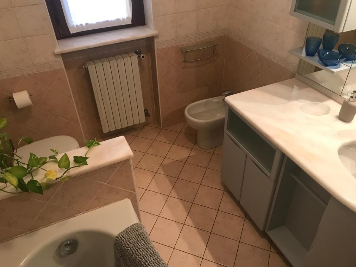 La Casa Del Melograno Apartment Алба Екстериор снимка