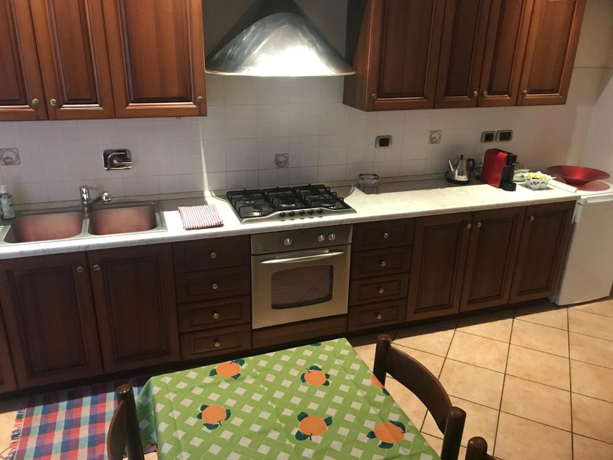 La Casa Del Melograno Apartment Алба Екстериор снимка