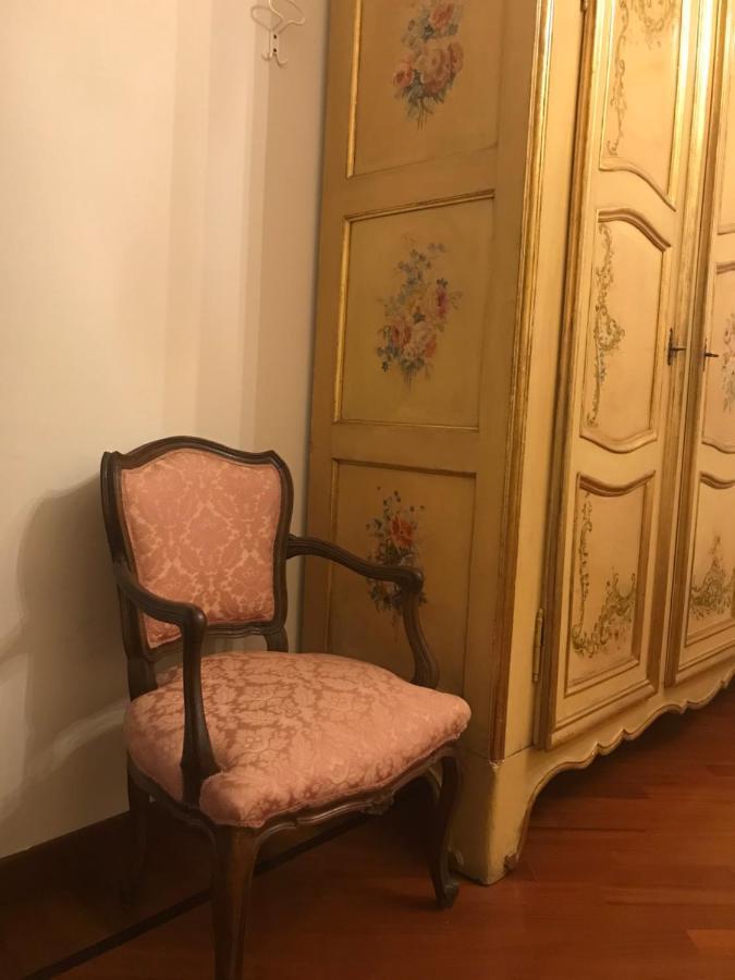 La Casa Del Melograno Apartment Алба Екстериор снимка