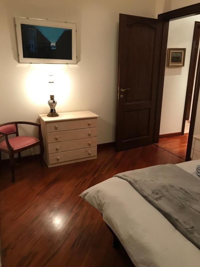 La Casa Del Melograno Apartment Алба Екстериор снимка