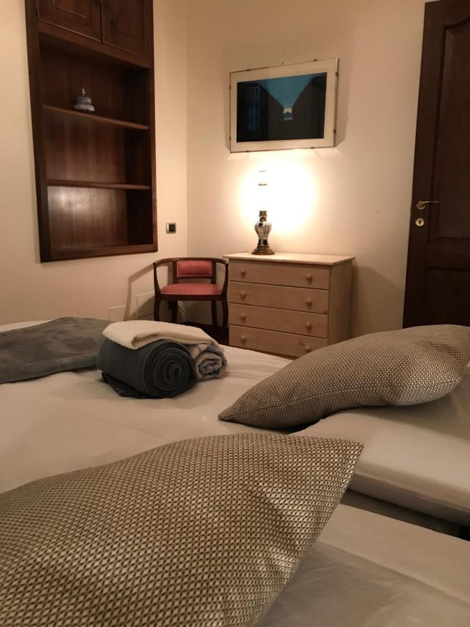 La Casa Del Melograno Apartment Алба Екстериор снимка