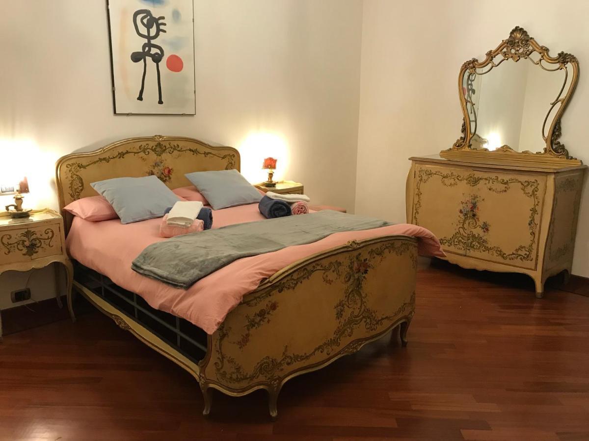 La Casa Del Melograno Apartment Алба Екстериор снимка