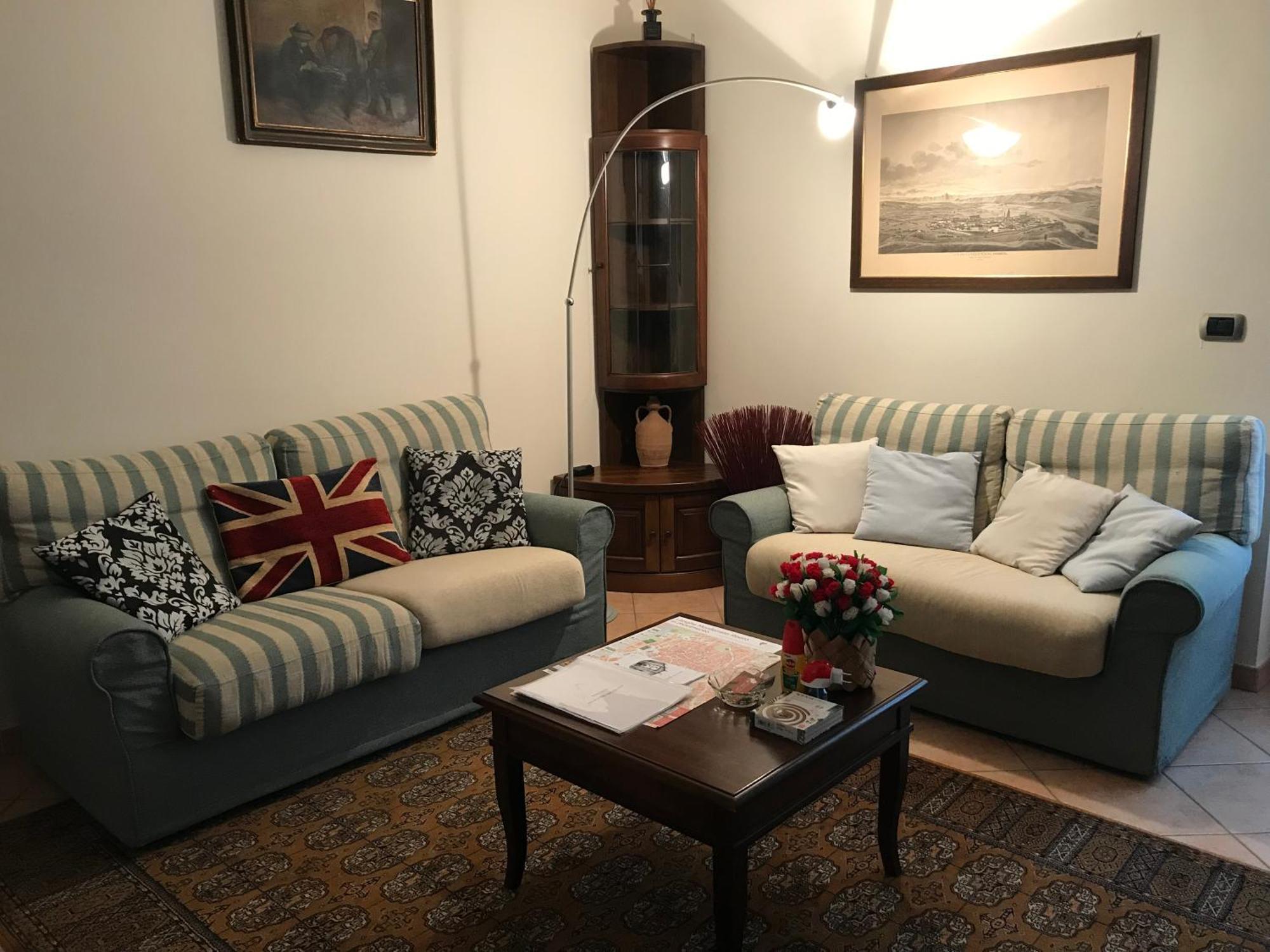 La Casa Del Melograno Apartment Алба Екстериор снимка