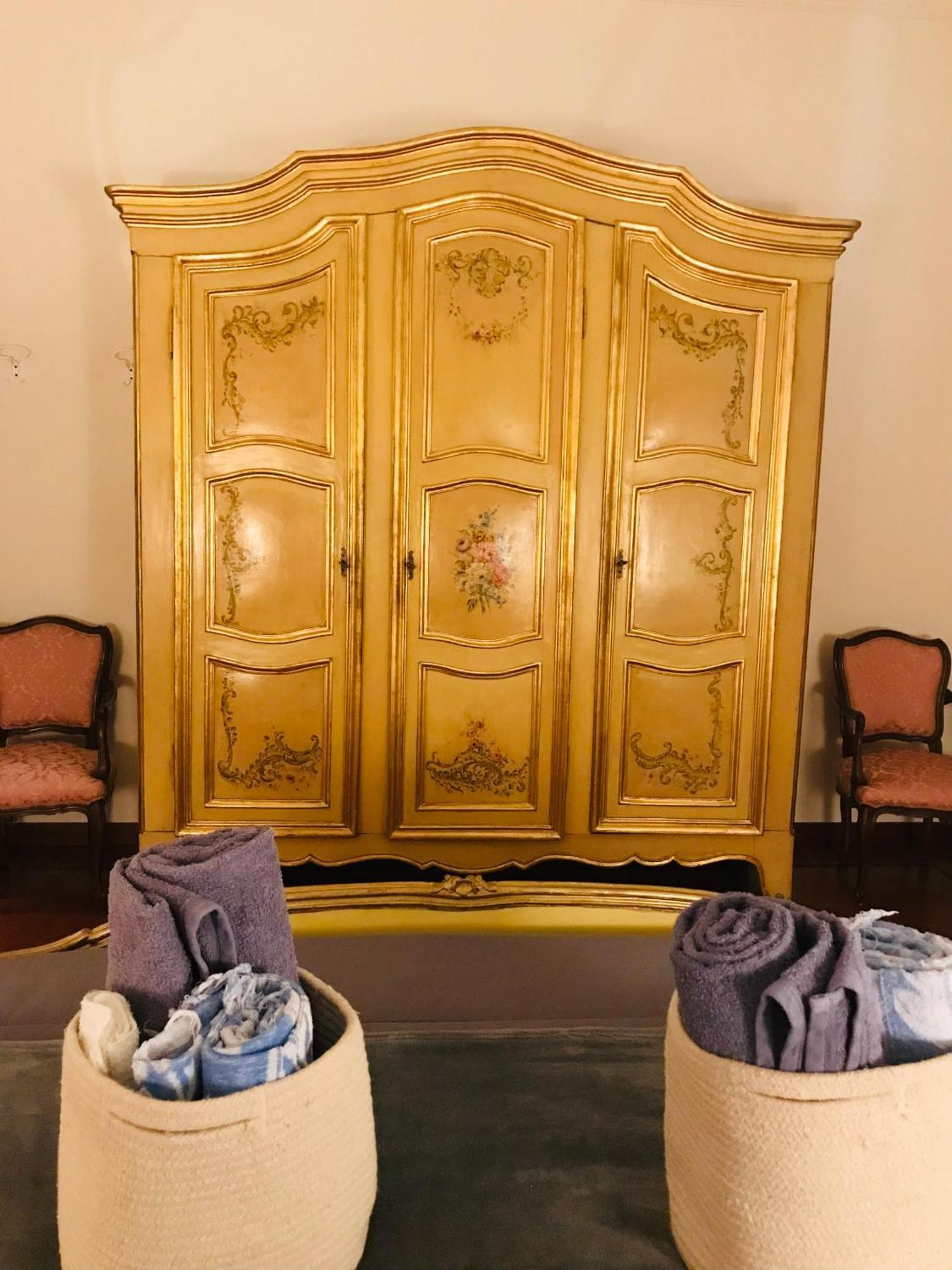 La Casa Del Melograno Apartment Алба Екстериор снимка
