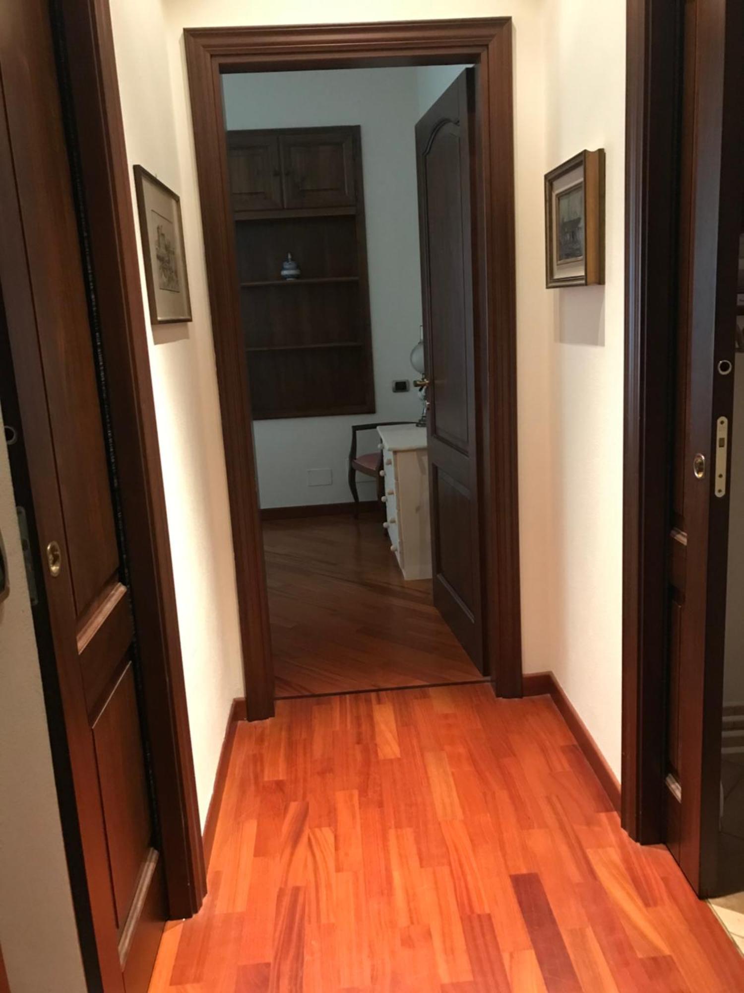 La Casa Del Melograno Apartment Алба Екстериор снимка